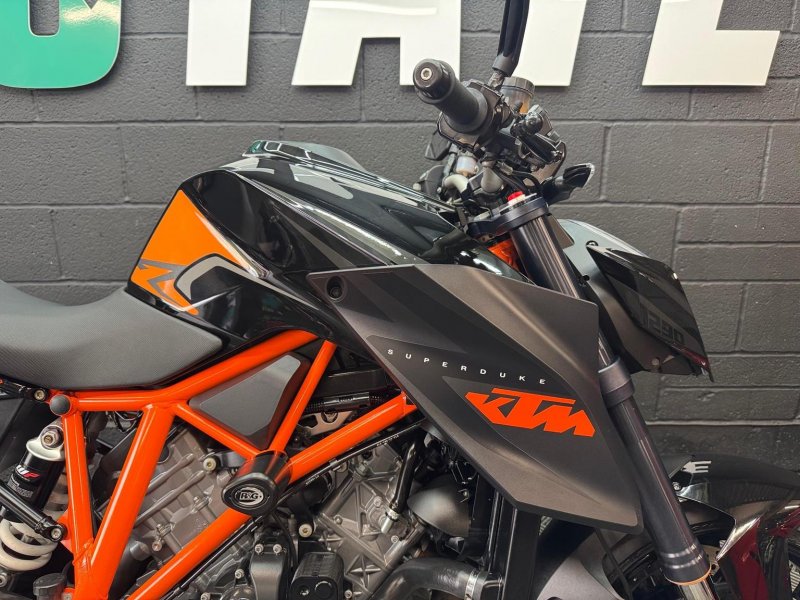 KTM 1290 SUPER DUKE R