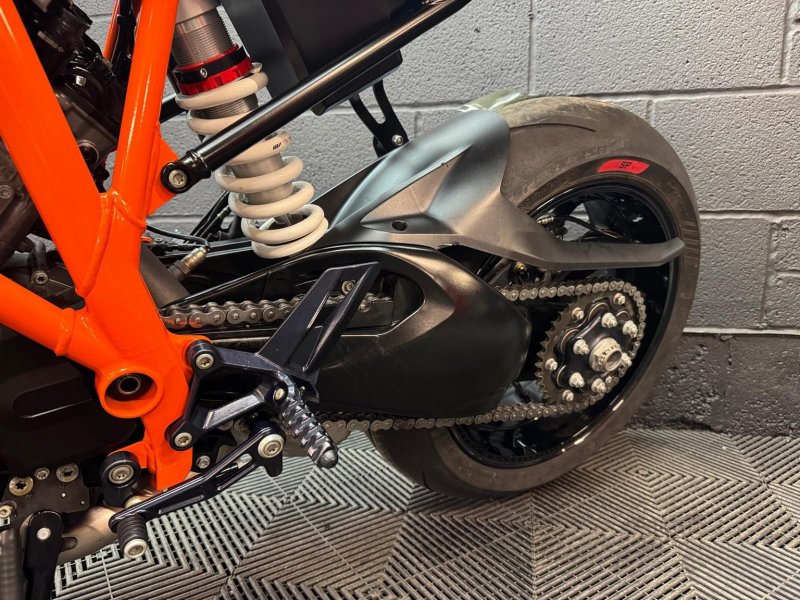 KTM 1290 SUPER DUKE R