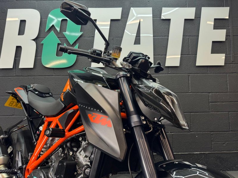 KTM 1290 SUPER DUKE R