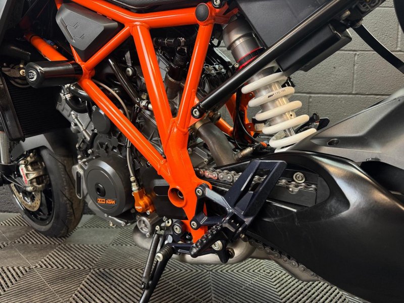 KTM 1290 SUPER DUKE R