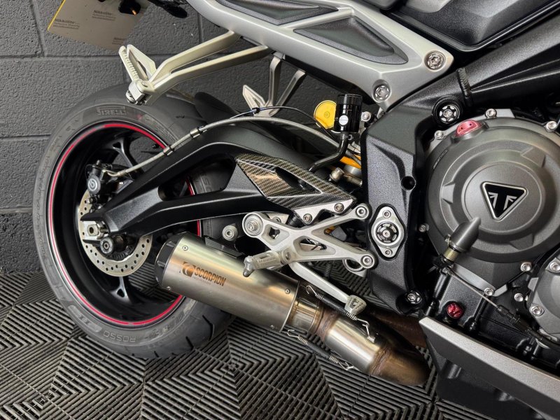 TRIUMPH STREET TRIPLE 765