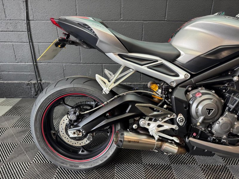 TRIUMPH STREET TRIPLE 765