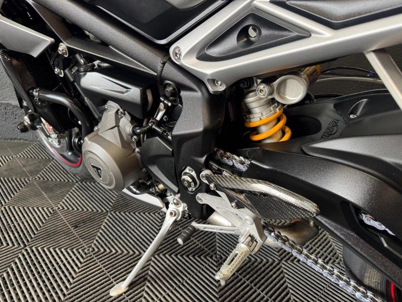 TRIUMPH STREET TRIPLE 765
