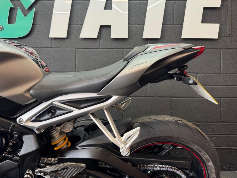 TRIUMPH STREET TRIPLE 765