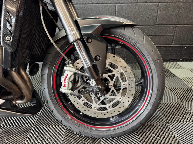 TRIUMPH STREET TRIPLE 765
