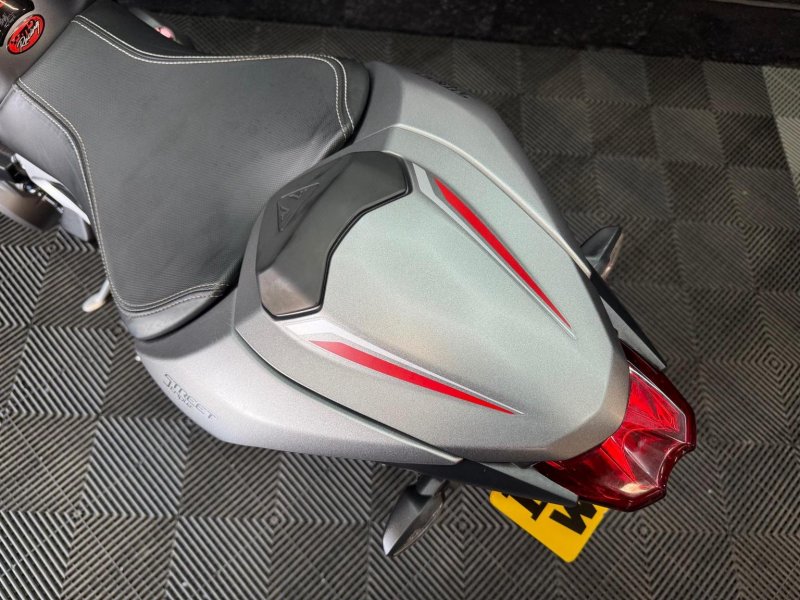 TRIUMPH STREET TRIPLE 765