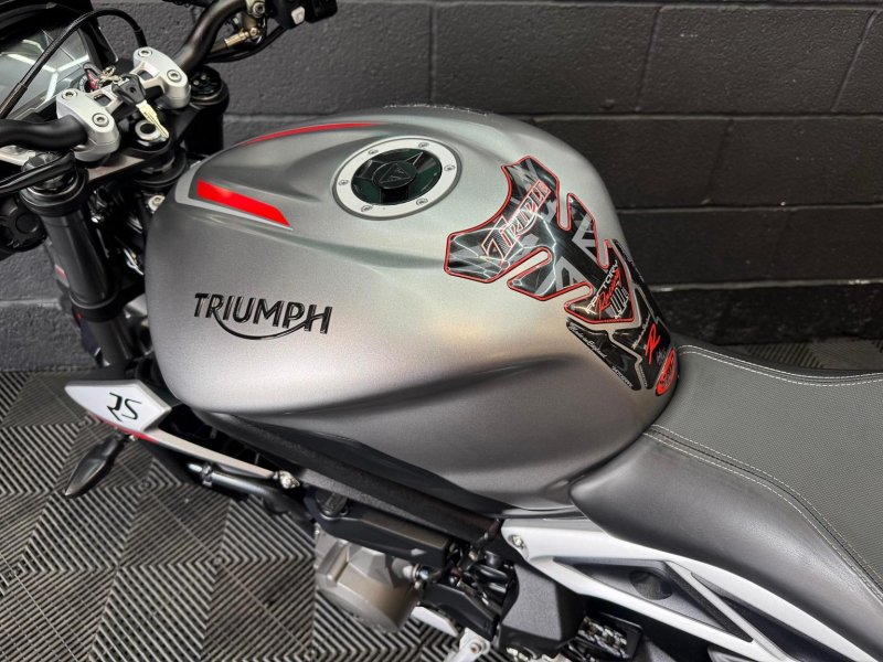 TRIUMPH STREET TRIPLE 765