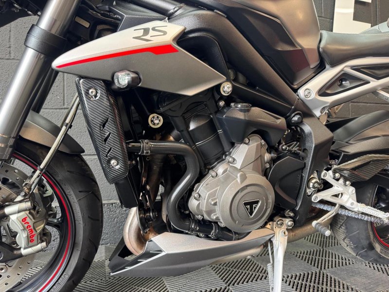 TRIUMPH STREET TRIPLE 765