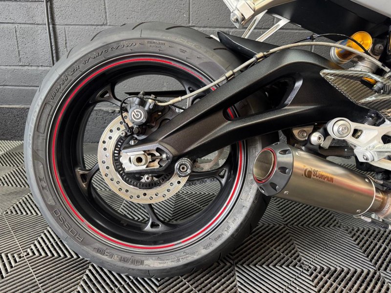 TRIUMPH STREET TRIPLE 765