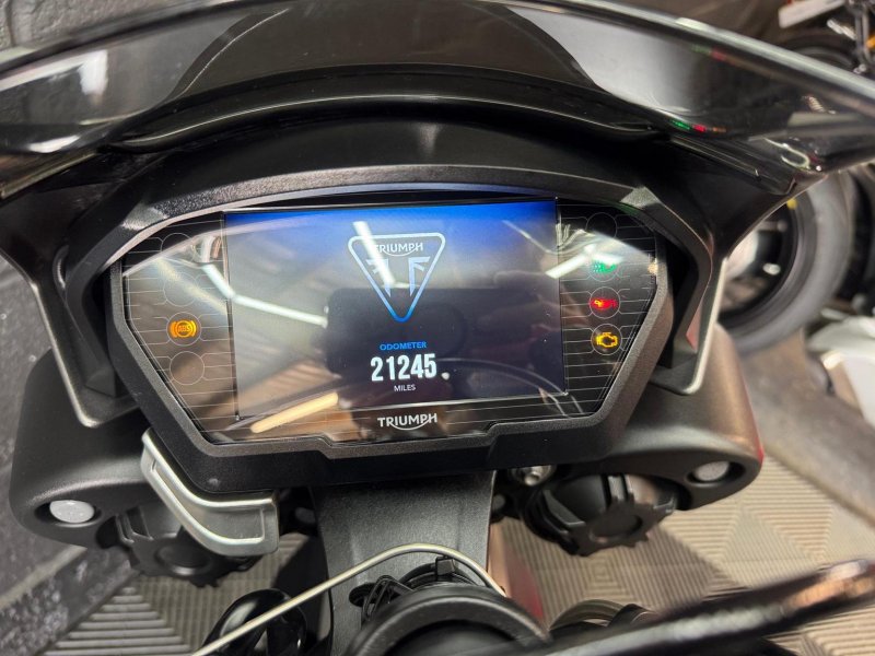 TRIUMPH STREET TRIPLE 765