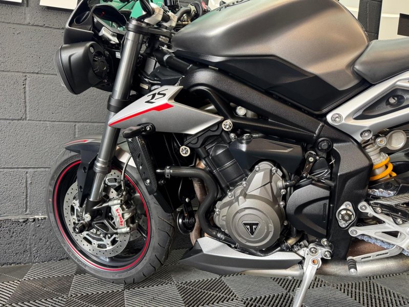 TRIUMPH STREET TRIPLE 765