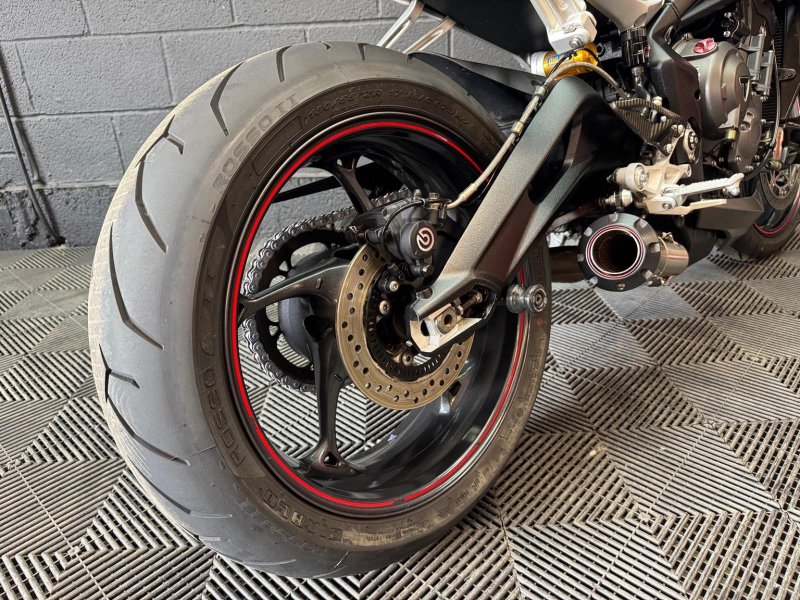 TRIUMPH STREET TRIPLE 765