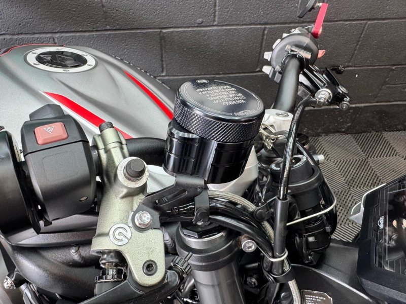TRIUMPH STREET TRIPLE 765