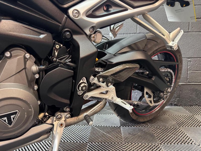 TRIUMPH STREET TRIPLE 765