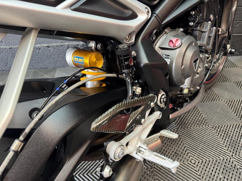 TRIUMPH STREET TRIPLE 765
