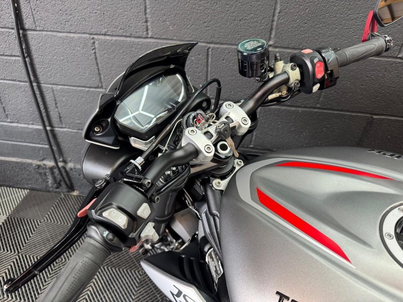 TRIUMPH STREET TRIPLE 765