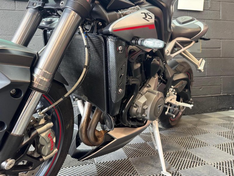 TRIUMPH STREET TRIPLE 765