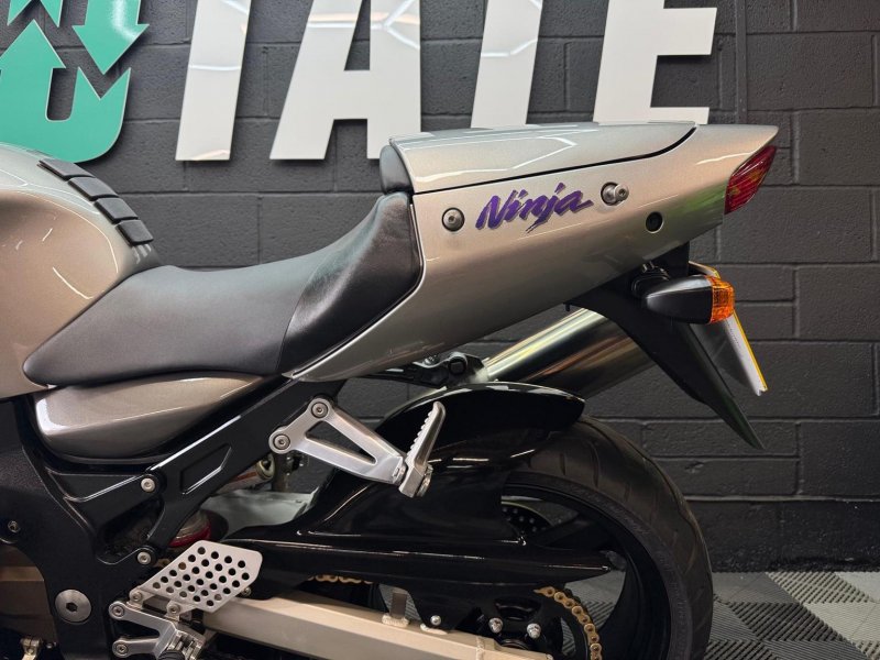 KAWASAKI ZX-12R