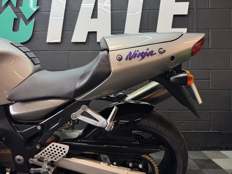 KAWASAKI ZX-12R