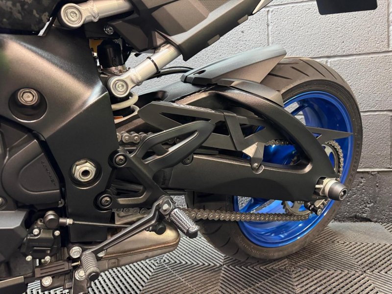 SUZUKI GSX-S1000