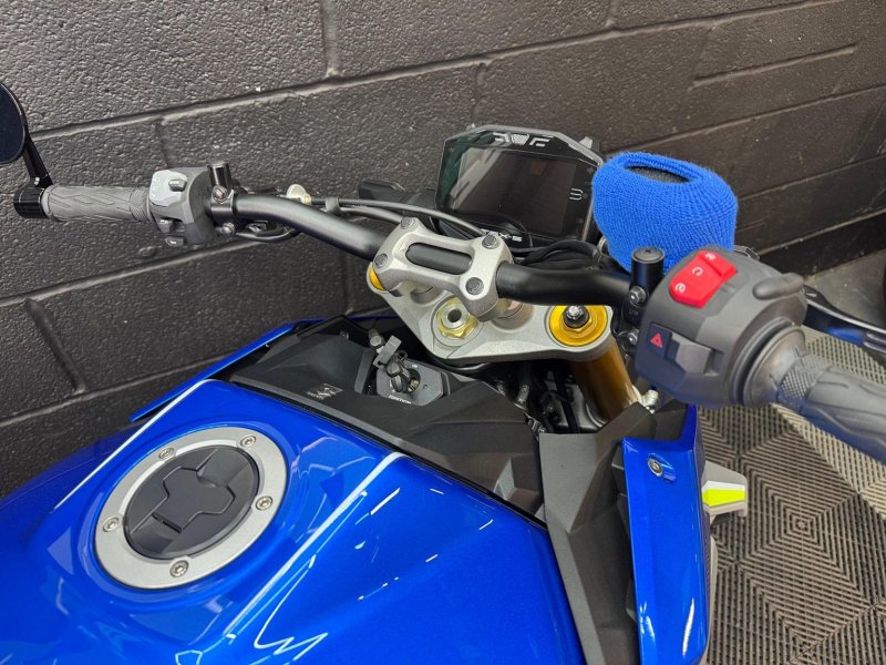 SUZUKI GSX-S1000