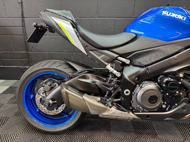 SUZUKI GSX-S1000