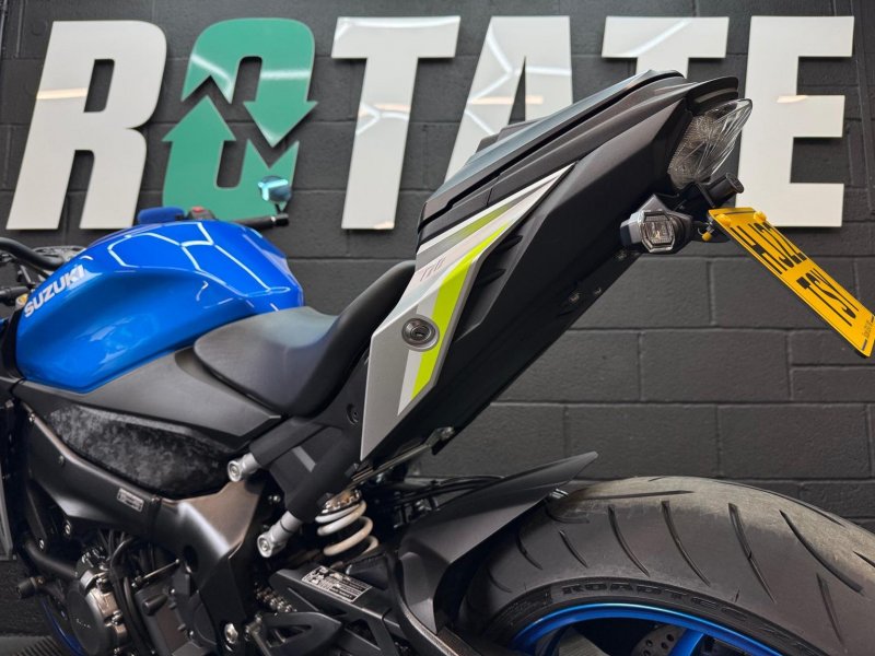 SUZUKI GSX-S1000