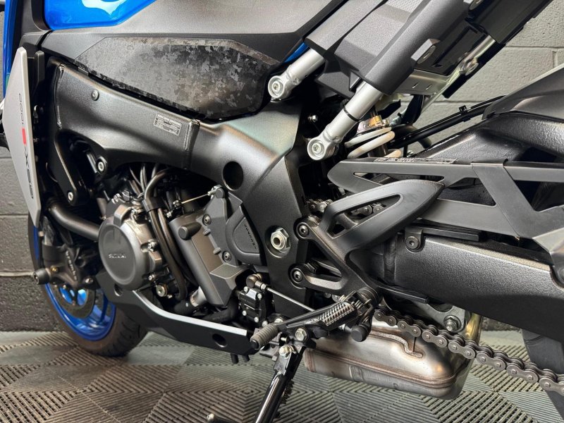 SUZUKI GSX-S1000