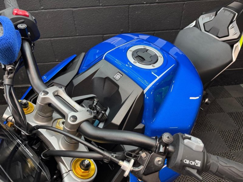 SUZUKI GSX-S1000