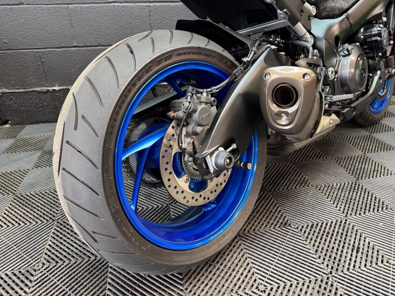 SUZUKI GSX-S1000