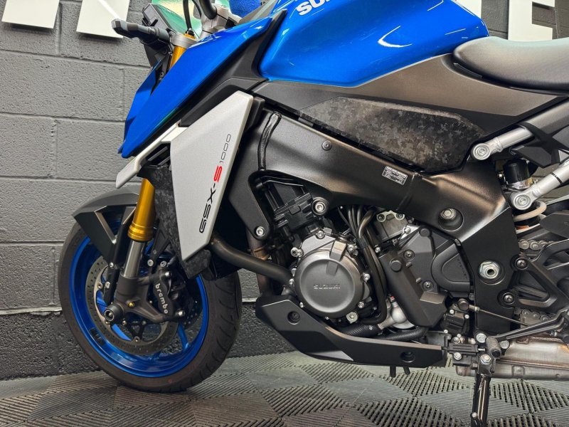 SUZUKI GSX-S1000
