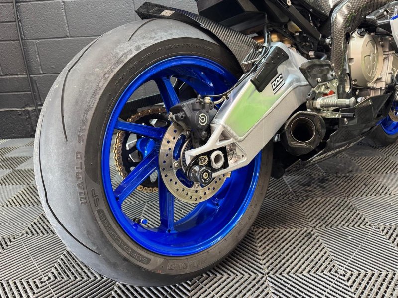 BMW HP4