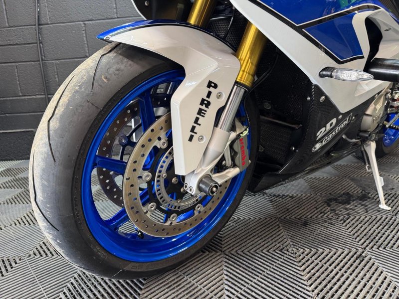 BMW HP4