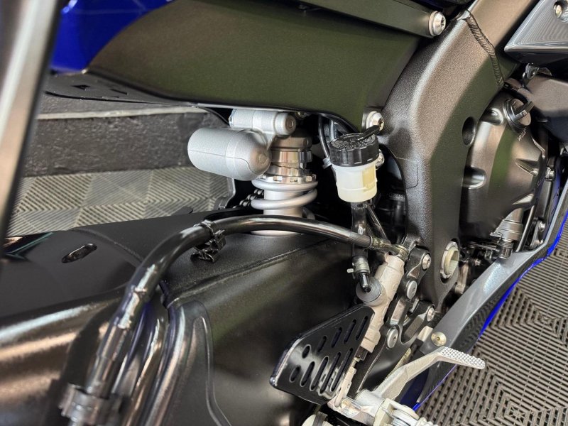 YAMAHA R6