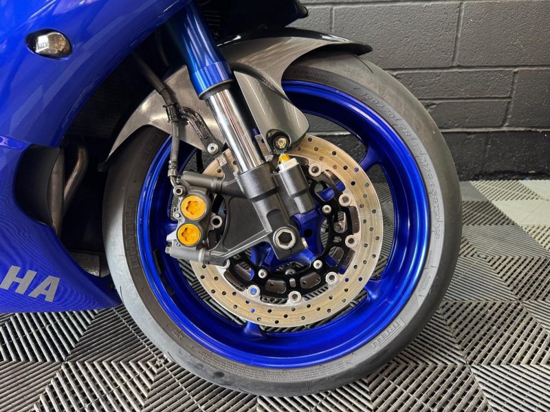 YAMAHA R6