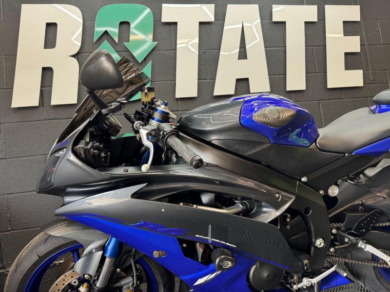 YAMAHA R6