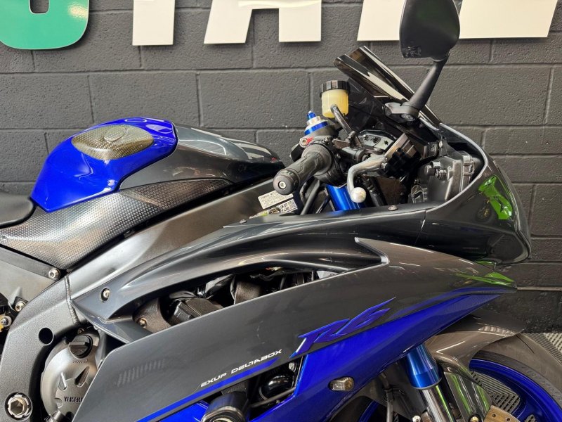 YAMAHA R6