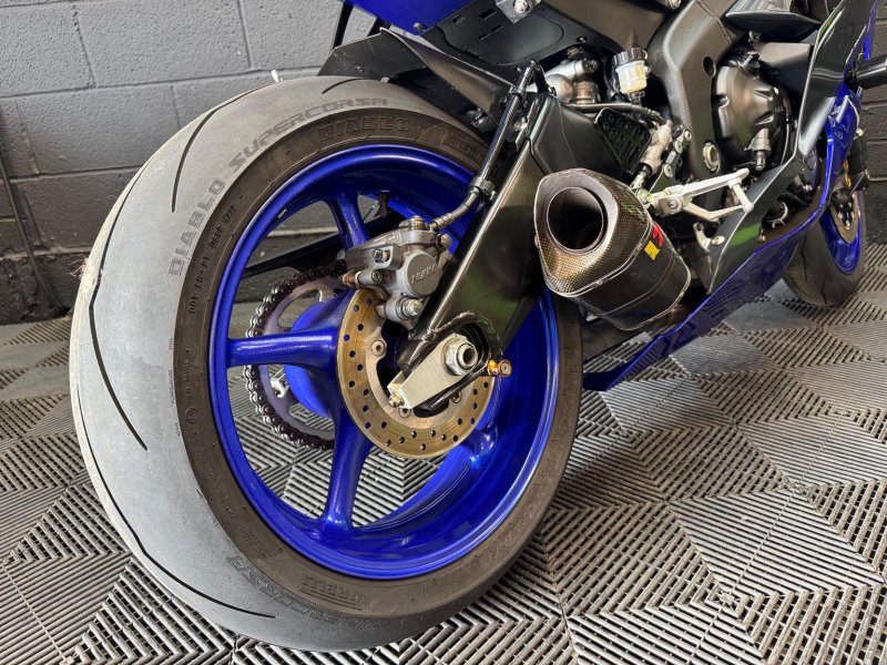 YAMAHA R6