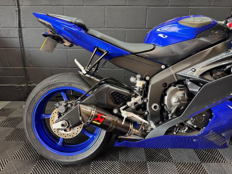 YAMAHA R6