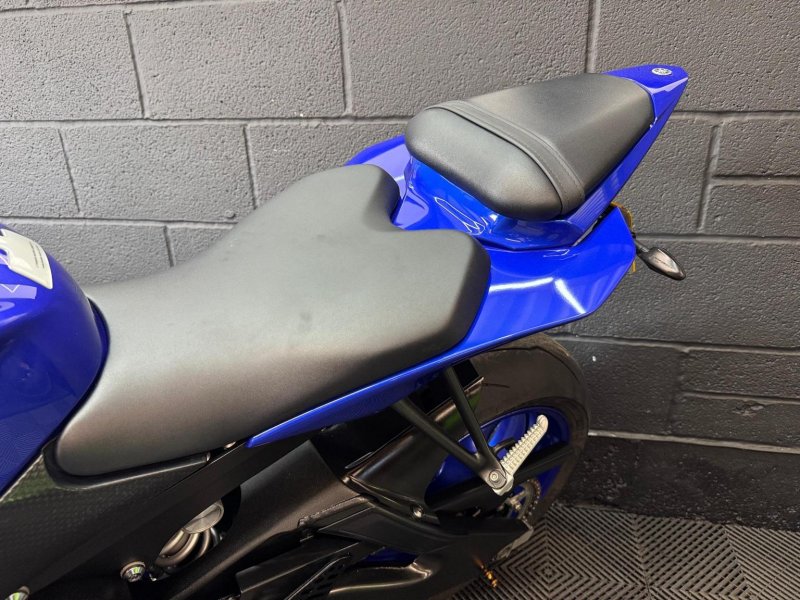 YAMAHA R6