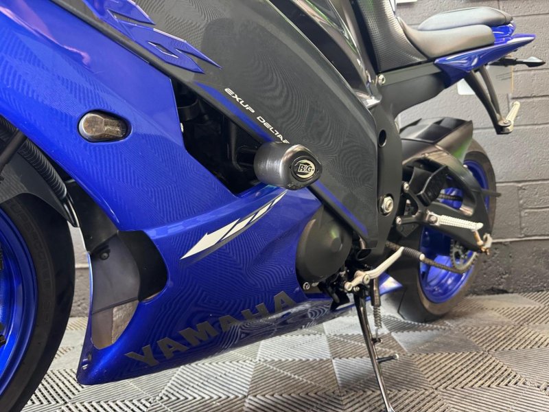 YAMAHA R6