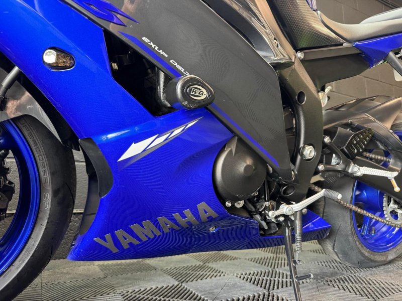YAMAHA R6