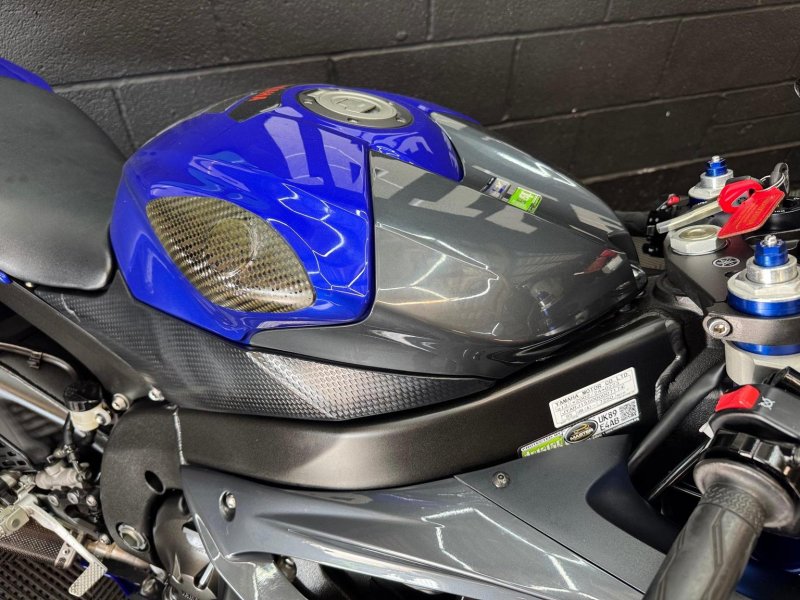 YAMAHA R6