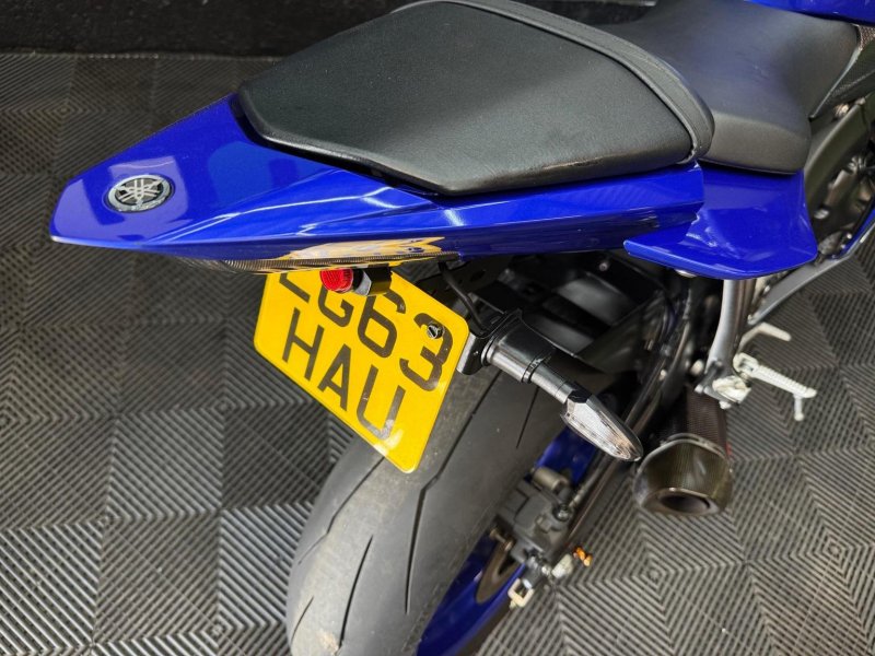 YAMAHA R6