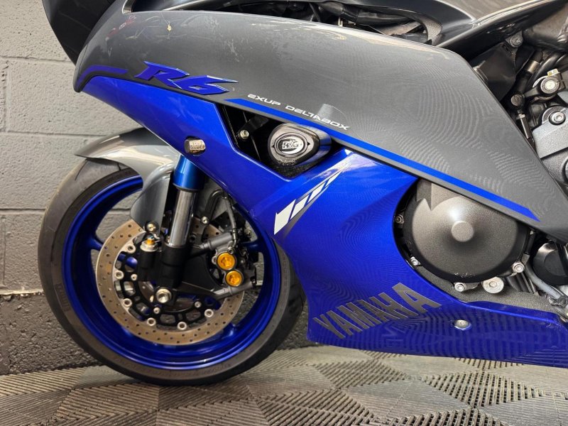 YAMAHA R6