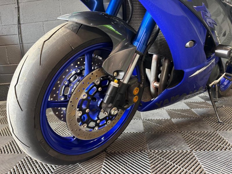 YAMAHA R6