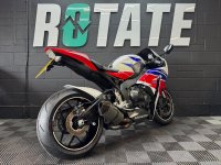 HONDA CBR1000RR Fireblade
