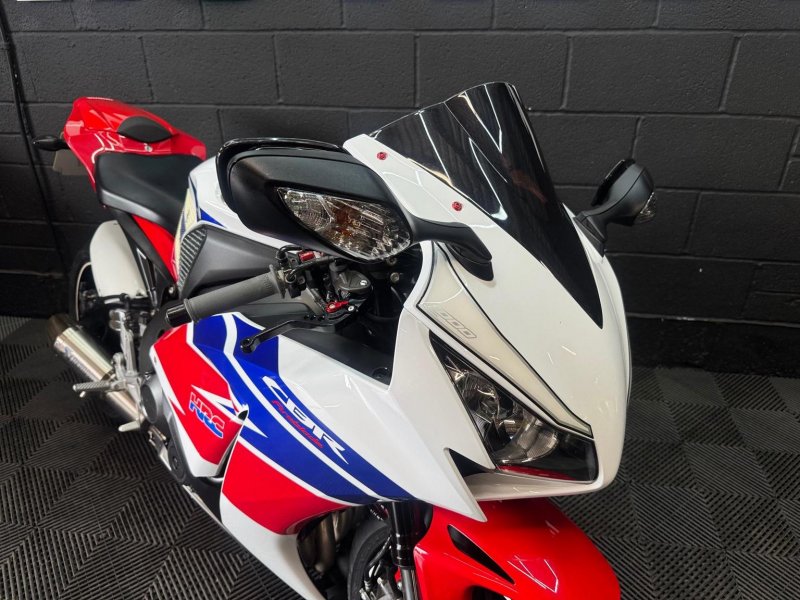 HONDA CBR1000RR Fireblade