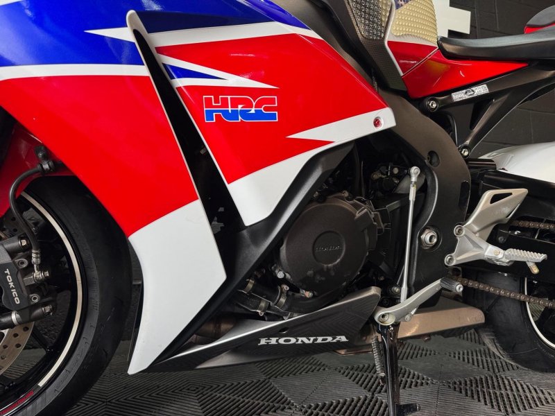 HONDA CBR1000RR Fireblade