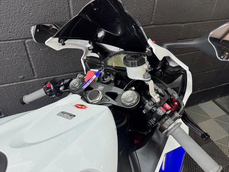 HONDA CBR1000RR Fireblade